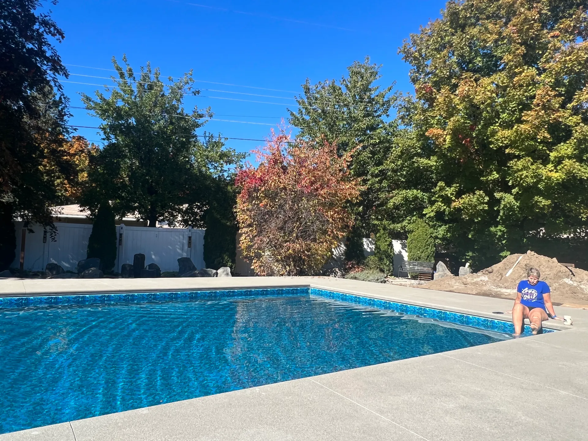 Newly filled vinyl-liner pool from a corner angle